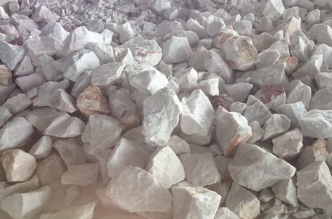 Feldspar putih Jogja